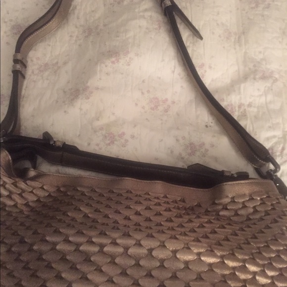 Burberrys metallic bronce bag .. gentile used - Picture 2 of 7